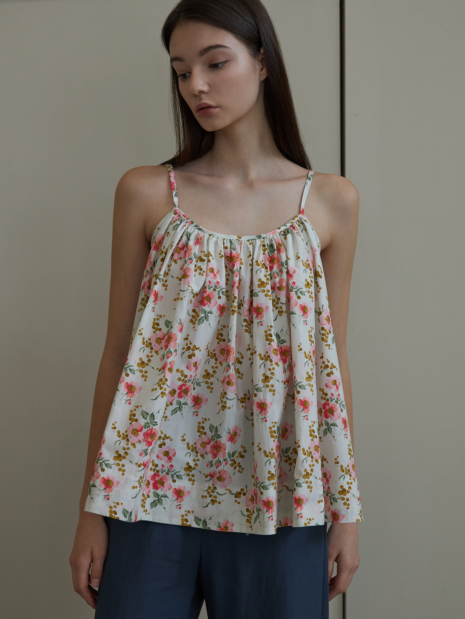 Shirring sleeveless blouse (flower)